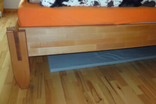 EXURINE Strahlenschutzmatte gegen Bettnässen 5 Exurin Strahlenschutzmatte unter Bett liegend