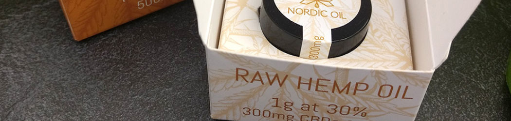 RAW CBD & CBDa Hanföl. Extraktion ohne Wärmezuführung der Cannabis Pflanze mit 30 % CBD Anteil. Ohne THC. Vegan. 15 RAW CBD & CBDa. Extraktion ohne Wärmezuführung der Cannabis Pflanze mit 30 % CBD Anteil. Ohne THC. Vegan.