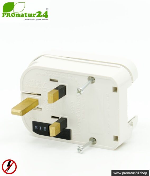 Adapter SCP3 Euro Schuko Stecker EF auf Typ G Stecker (UK), geerdet. 13 Ampere abgesichert. Weiss.