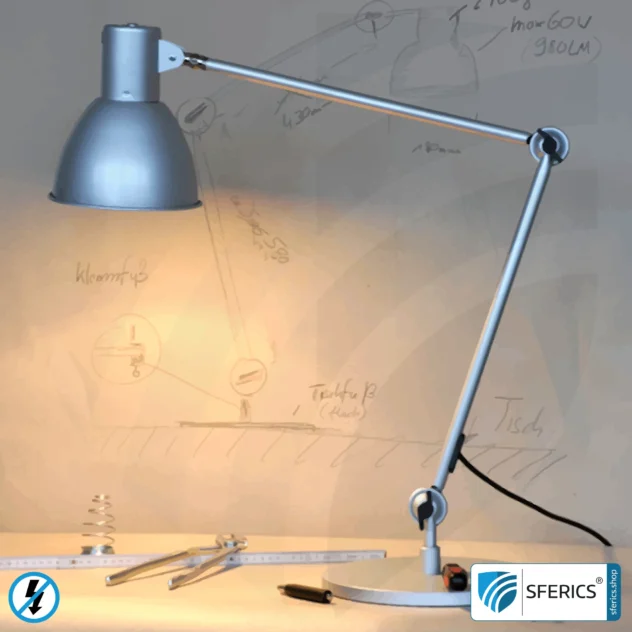 Geschirmte Lampe LONDON im Design SILBER | Schreibtischlampe für den hellen Arbeitplatz oder als geniale Werklampe | E27 Fassung